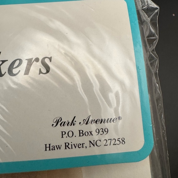 3 Pair SHEER FAMOUS MAKER  Beige PANTYHOSE (Med-TALL 5' 2"-5'8”) 100- 1651bs - Picture 7 of 8